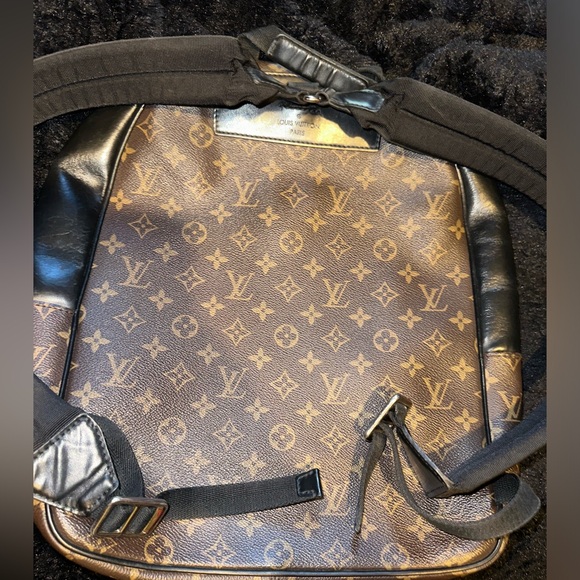 Louis Vuitton Josh Backpack comes with bag&box, & Great condition like brand new - Picture 1 of 3